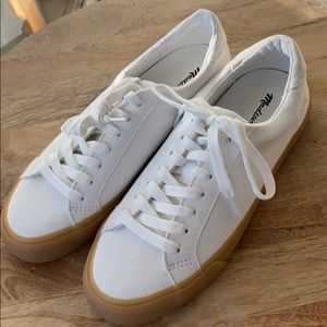 Madewell Sidewalk canvas low top sneakers.